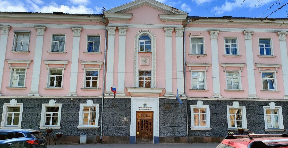 Каждый пскович тратит на содержание чиновников города 1692 рубля в год